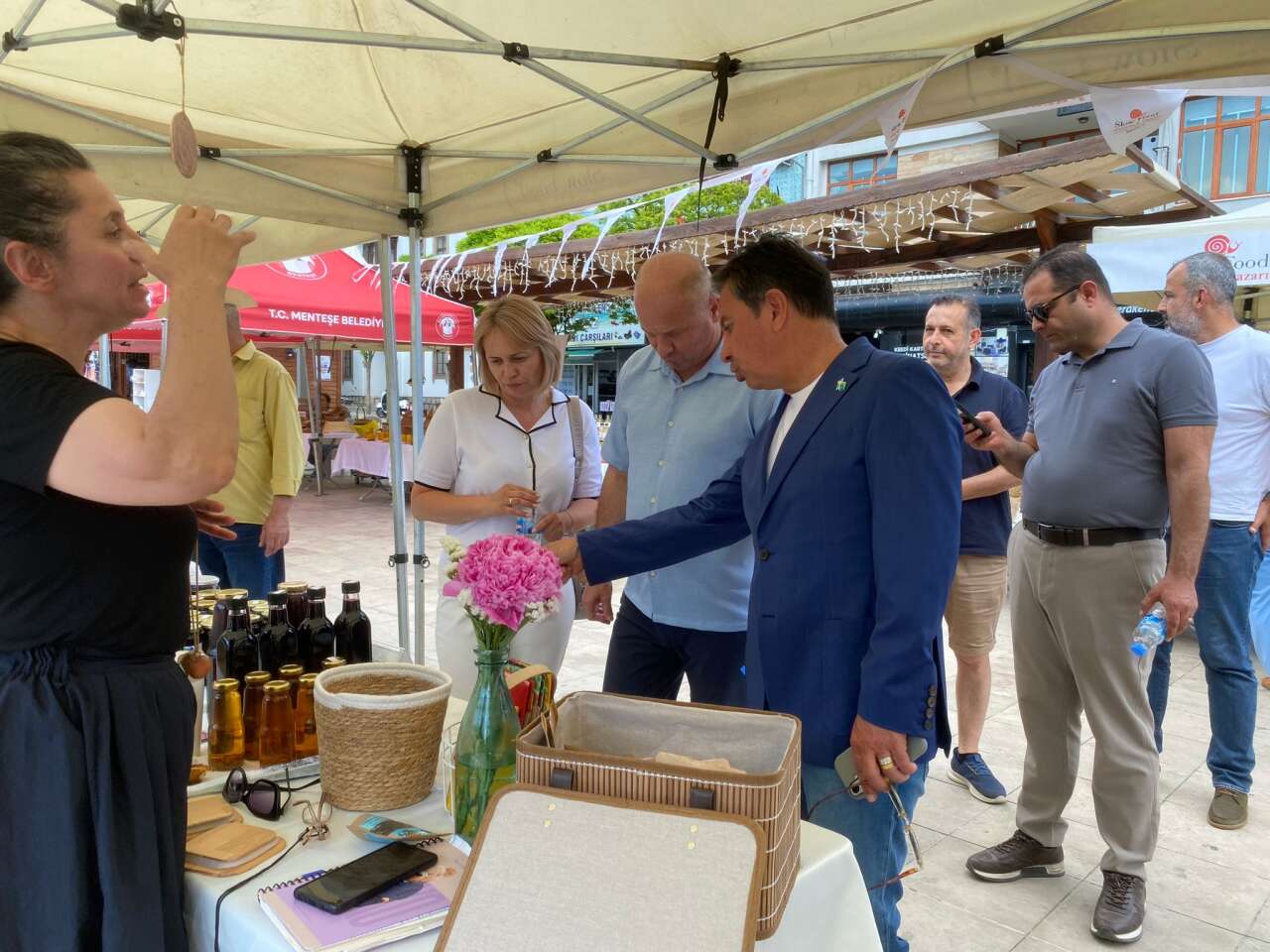 Menteşe’de Yerel Üretime Büyük Destek: Ahmet Aras Pazarı Ziyaret Etti 3